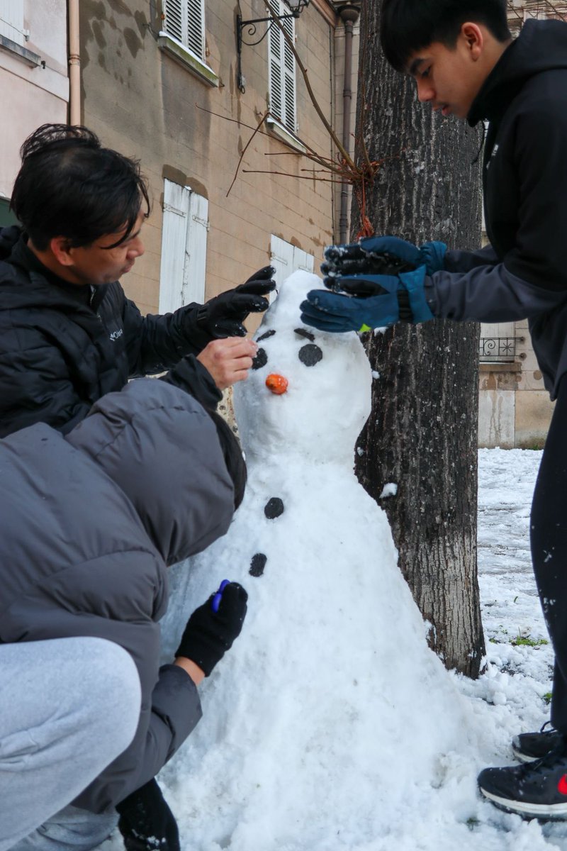 GMothron's tweet image. Merci aux agents municipaux et aux équipes du @SyndicatAzur mobilisés ces derniers jours malgré des conditions météo difficiles.

⚠️ La neige est terminée, mais une forte tempête est attendue ce soir. Prudence dans vos déplacements.
#Argenteuil #Météo