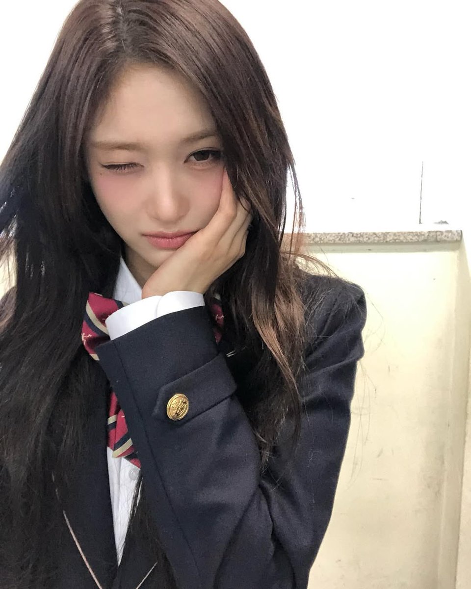 serapiina's tweet image. happy grad my iseo