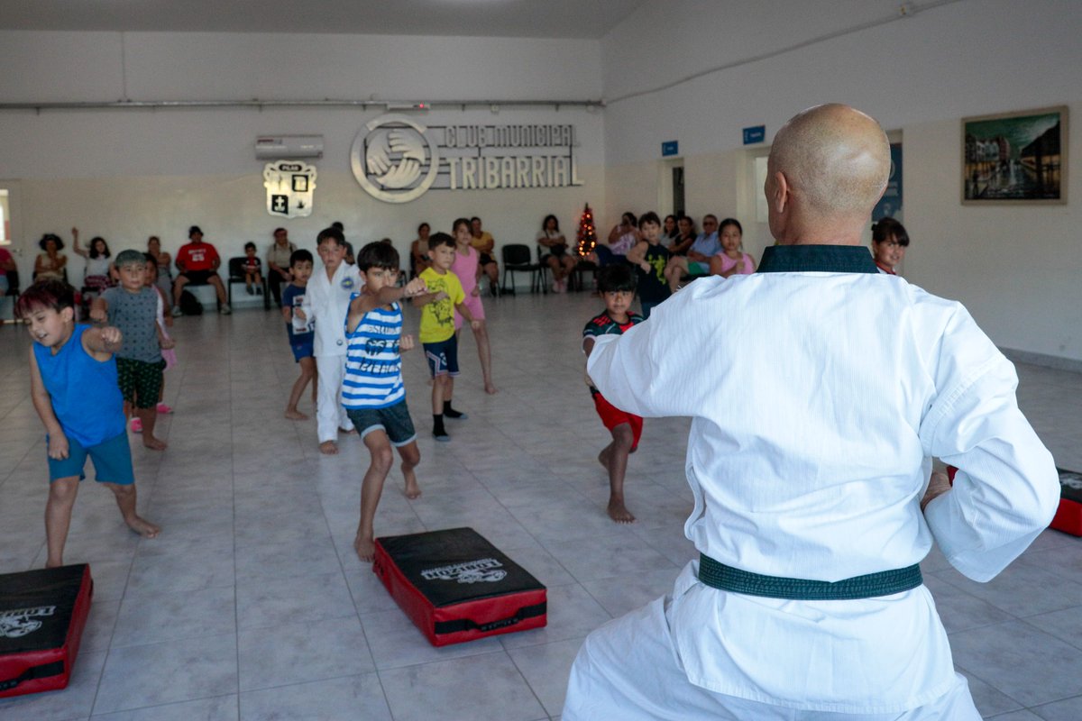 ¡Arrancamos con todo #VeranoEnTuClub! 🏐🥋🏃‍♂️

▶️Estas Vacaciones también podes disfrutar tu deporte favorito en todos nuestros Clubes Municipales. 

¡Te esperamos! 🙌