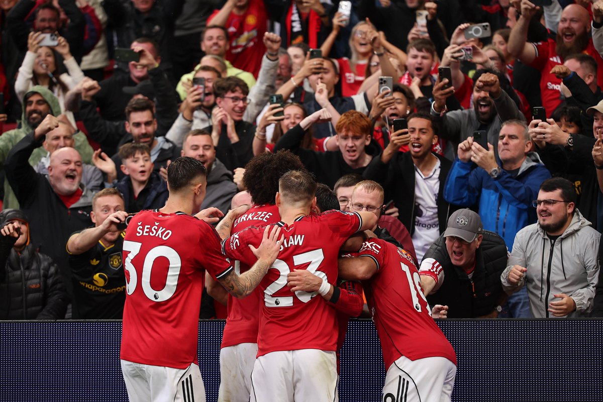 ThatsFootballTV's tweet photo. 🚨 Sky Sports faces calls to AXE Tim Sherwood from their pundits list after his 'disgraceful' analysis of £74m Man United striker Benjamin Sesko! #mufc https://t.co/inwA7JGSc8