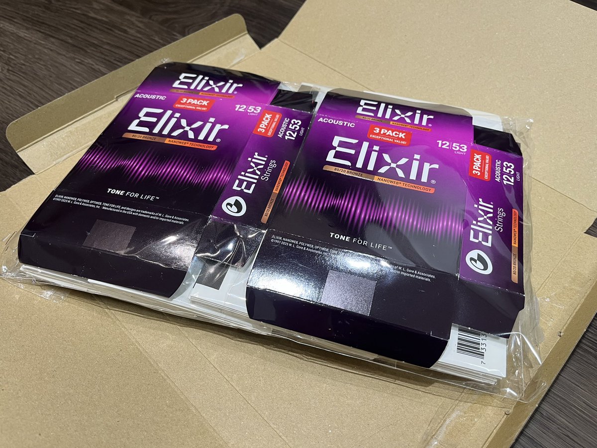 執念を感じる梱包。ちなみに注文後に近所の実店舗の方がトータル3000円くらい安いことに気付いて凹んだ。