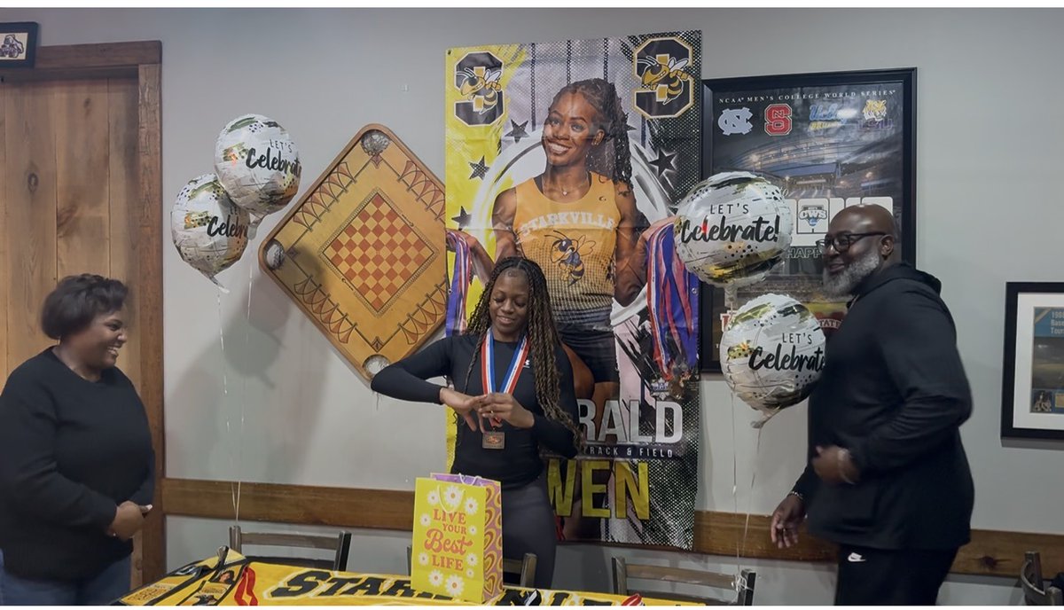 💍season! Former Lady Jacket track standout Emerald Owens received her state championship ring after claiming the 2025 MHSAA Class 7A long jump state crown! 

Owens is preparing for her first collegiate season at William Carey! 

#JacketSting