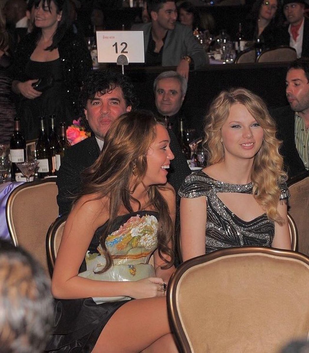 StatsOnCyrus's tweet image. Taylor Swift will be one of the guests of Miley Cyrus upcoming One Night Only concert for the 20th anniversary of her career, a insider confirmed.

— They are in talks to perform “You’ll Always Find Your Back Home”.