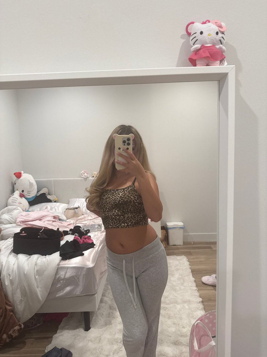 xoluvr_2's tweet image. happy new year findom hoes