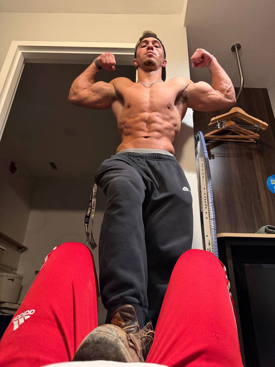 CashGodCade's tweet image. If I didn’t answer last night it was because I was too busy showing this loser what a real man looks like😈😈😈 Dm me for the videos and if you wanna be next😛😈 #findom #cashgod #master