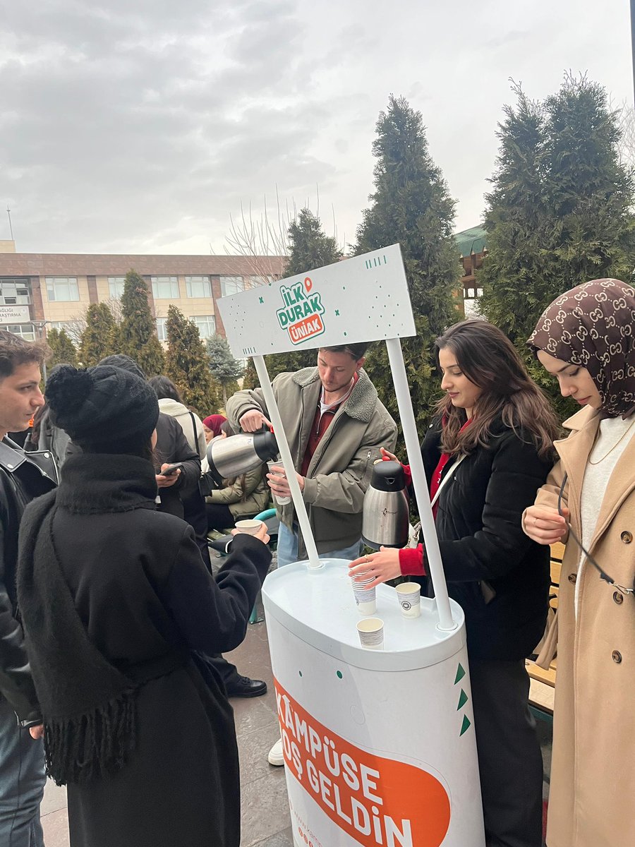 ☕📚 Final Haftası Kahve Molası

ÜNİAK Niğde olarak, Niğde Ömer Halisdemir Üniversitesi Sabiha Şahenk Kütüphanesi önünde arkadaşlarımıza kahve ikramında bulunduk.
Final yoğunluğunda küçük bir mola…
Sınavlarınızda başarılar, afiyet olsun 😊