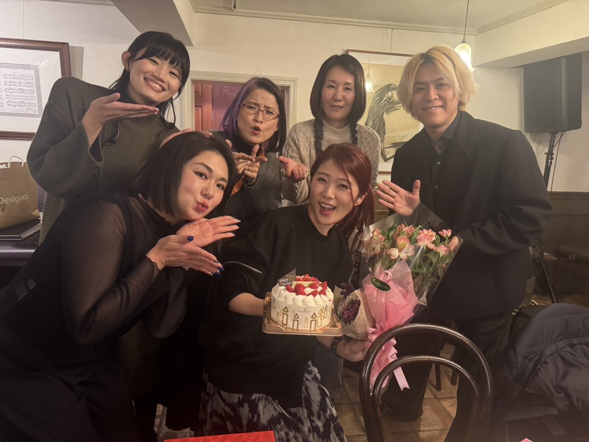 minwa_dance's tweet photo. 1/8民話をうたうダンス会@ 大塚GRECOご来場の皆様、ありがとうございました♪
新曲四国民話から3曲いかがでしたでしょうか。
今日はドンピシャHBDのミキティとご来場の１月お誕生日の方々のお祝いで場内合唱出来て何よりでした！おめでとうございました㊗️そして
1stアルバムお買い上げと、SPAPE-映像 https://t.co/jMxP5vLAJW