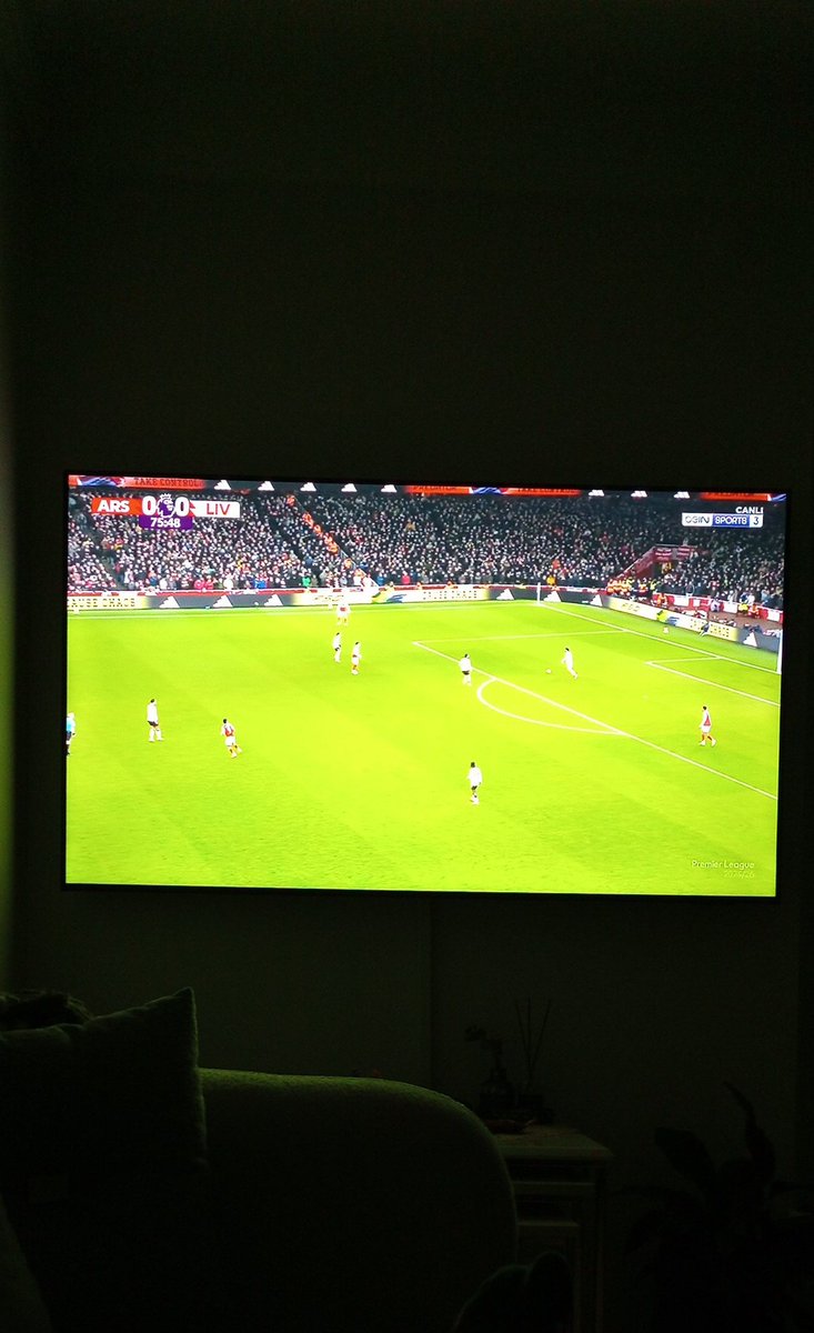jaimmorant's tweet photo. Arsenal Liverpool maçı nasıl uyku maçım olabilir ya hipnoz olduk boş boş ekrana bakıyoruz https://t.co/3jalXNHSYZ