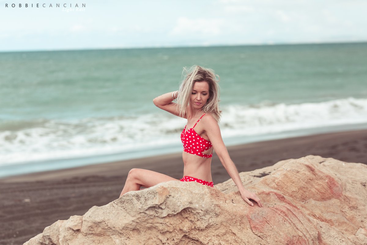 NZsHottest's tweet image. She stole the show in this bikini session. Capturing a blonde babe on the beach is always a highlight of the summer. ☀️🏖️

#BeachSession #BikiniTime #BlondeBabe #SummerVibes #BeachBody