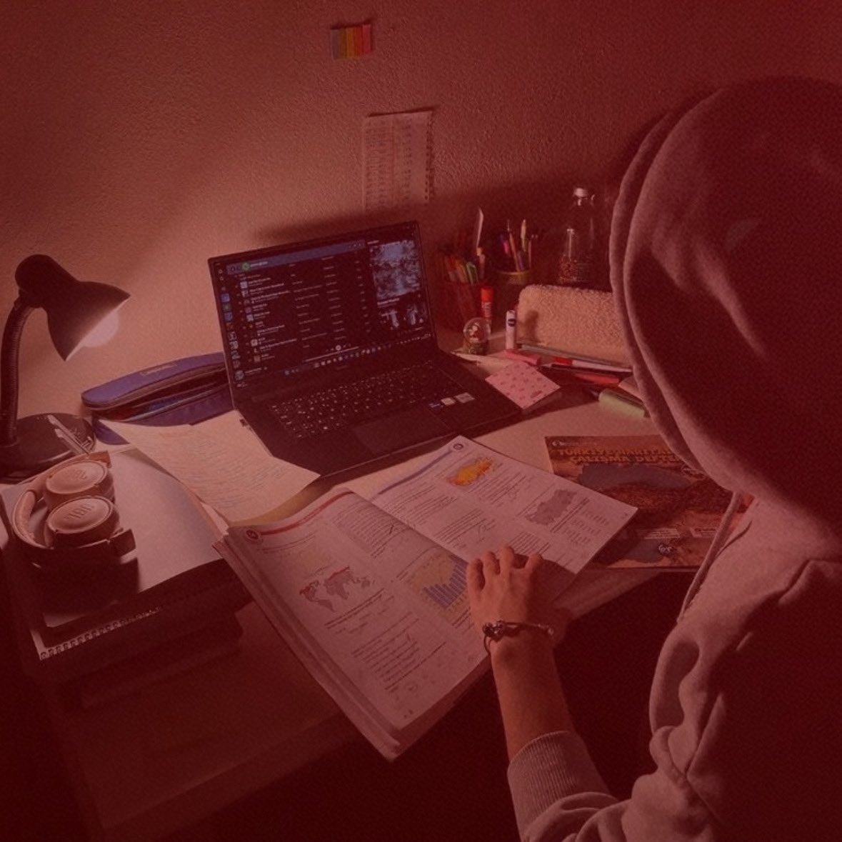 stickythwipz's tweet photo. …

He stays up all night,
studying   slowly   carefully,
perfecting his web fluid —
too 𝓉   𝒽   𝒾   𝒸   𝓀 …
too 𝓈   𝓉   𝒾   𝒸   𝓀   𝓎 …

perhaps a    ‘ lab      partner ‘
could help him
perfect it … ?

…  He’s open to offers https://t.co/6VyaiMr8uU