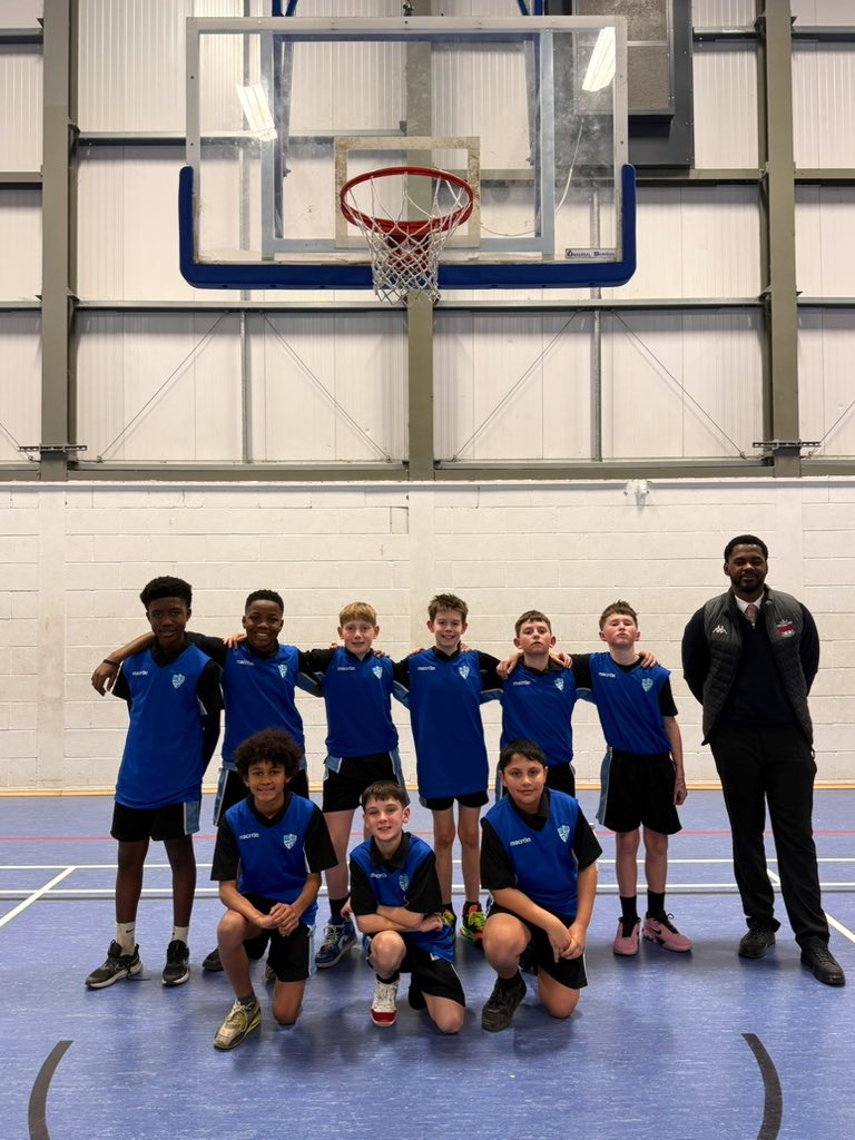 EtonburyPE's tweet photo. A fantastic effort from the @EtonburyAcademy Yr 7 team today in the District Final 🥈🏀💙

An outstanding achievement &amp; a brilliant journey 👏💙

MVP:

⭐️💙Ishe 💙⭐️

A huge thank you to Mr Gray for guiding the team all the way to the final 👏

#EtaWay #TeamETA https://t.co/CZA68s72Mk