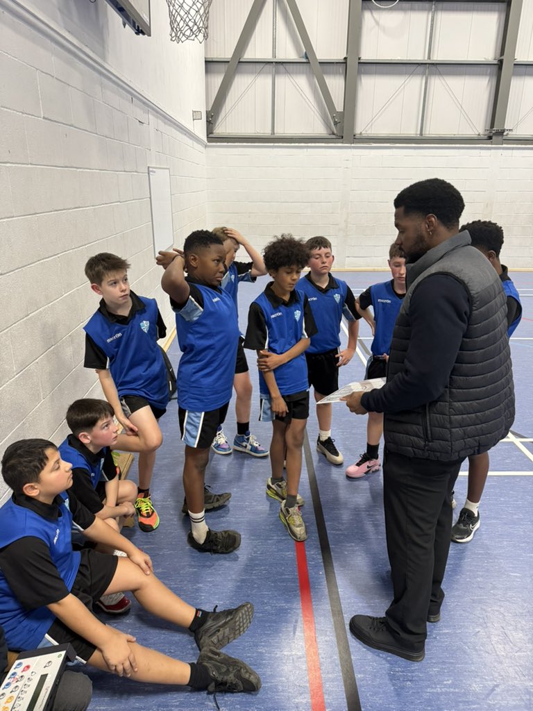 EtonburyPE's tweet photo. A fantastic effort from the @EtonburyAcademy Yr 7 team today in the District Final 🥈🏀💙

An outstanding achievement &amp; a brilliant journey 👏💙

MVP:

⭐️💙Ishe 💙⭐️

A huge thank you to Mr Gray for guiding the team all the way to the final 👏

#EtaWay #TeamETA https://t.co/CZA68s72Mk