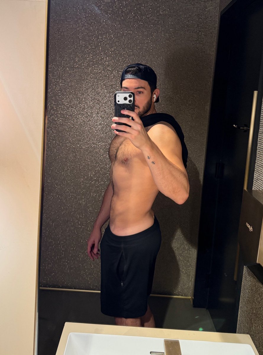 Manny MUA tweet media