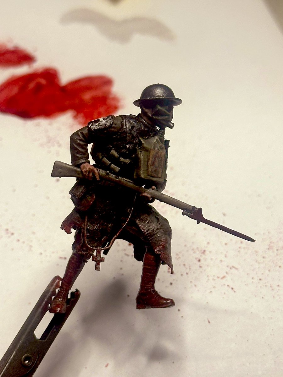 HandHModels's tweet photo. I’m not very good at sculpting with green stuff but I desperately want to make a little vignette for Trench Crusade. https://t.co/xvWheJaIkX