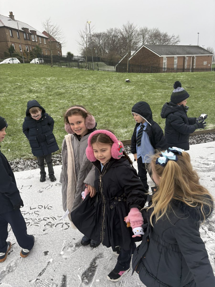 Mrs Pierce.StNiniansP2 tweet media