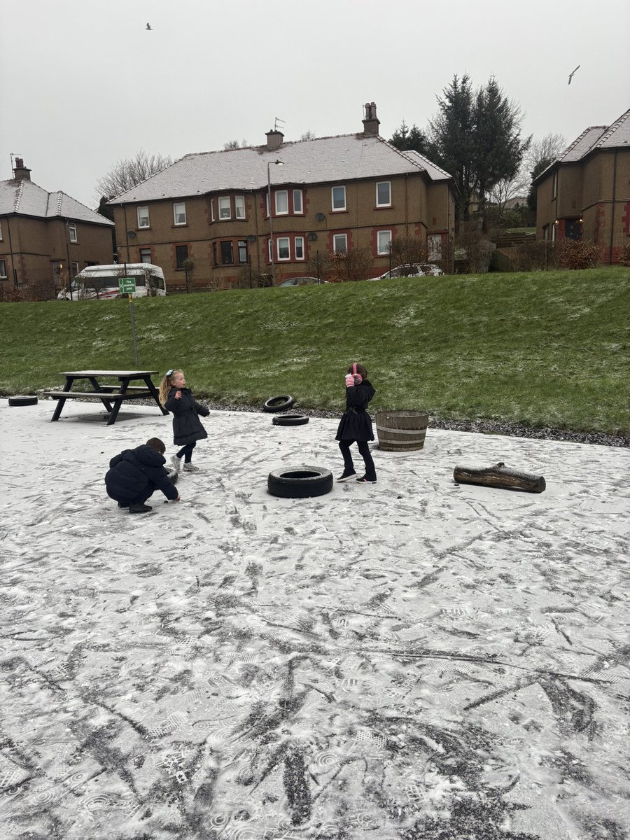 Mrs Pierce.StNiniansP2 tweet media