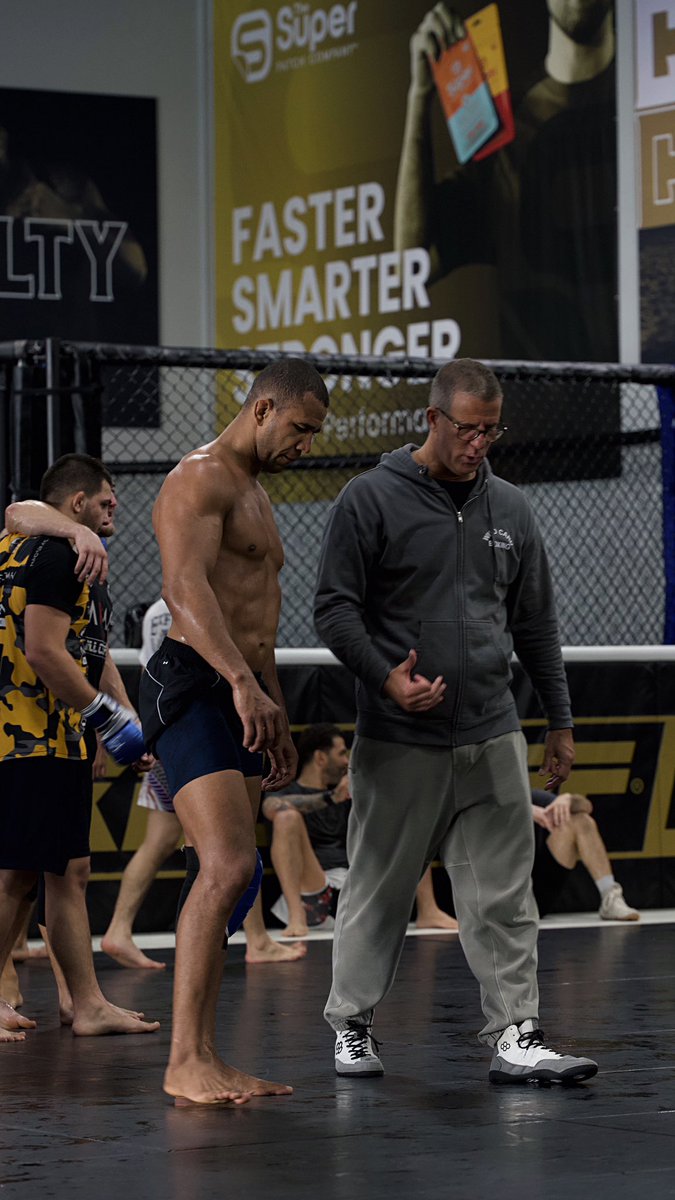 📸 <a href="/carolsilveira/">Carol Silveira</a> 

#ufc #mma #ufcfighter #robocop #workout