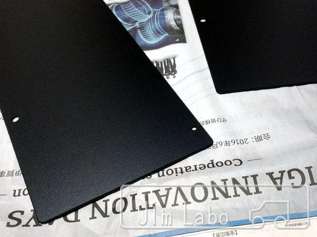 labo_jim's tweet image. JA11の助手席足元、パイプが剥き出しなのが気になりませんか？🤔「現代の車ではありえない」あの隙間を、純正風の質感で美しくカバー。ごちゃつく配線も隠せて車内が一気に整う、2013年からの超ロングセラーです！
👇詳細はこちら
 jimlabo.net/topic-5/5231/

#JA11 #ジムニー #JimLabo #DIYカスタム