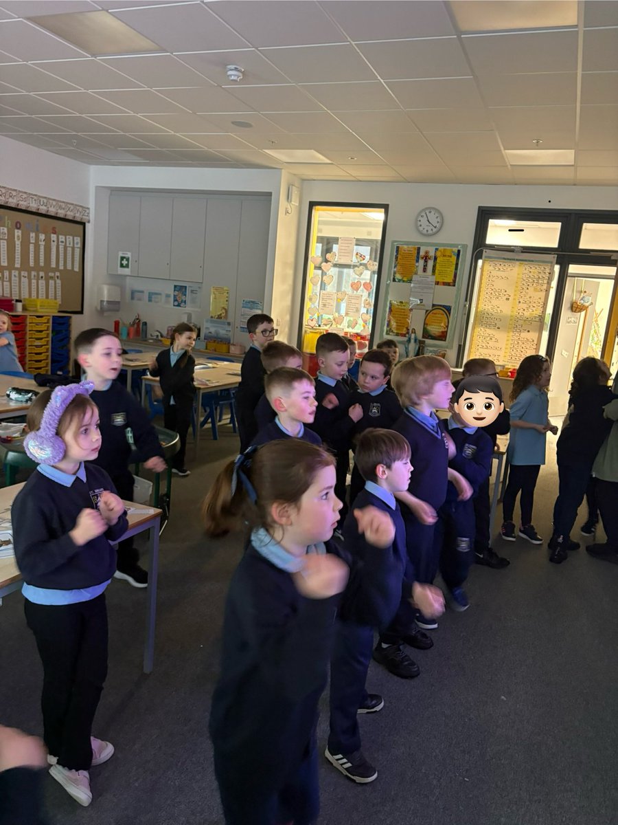 Mrs Pierce.StNiniansP2 tweet media