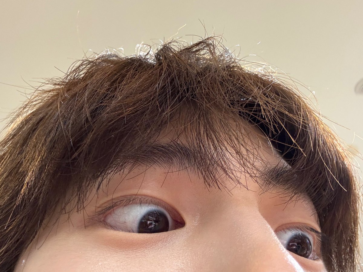 sohijapko's tweet image. i love this genre of juhoon selcas he's so cute 😭😭