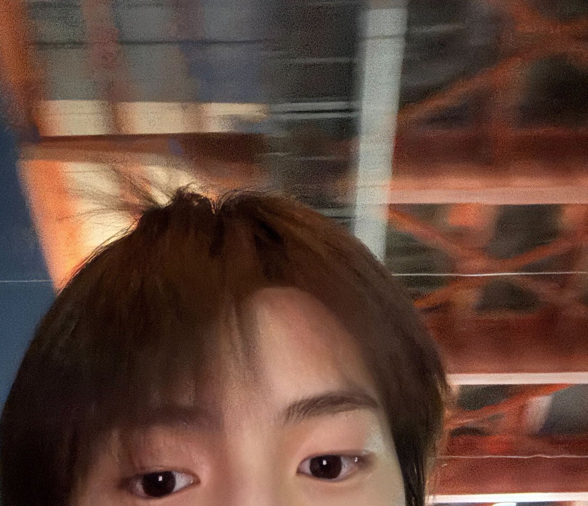 sohijapko's tweet image. i love this genre of juhoon selcas he's so cute 😭😭