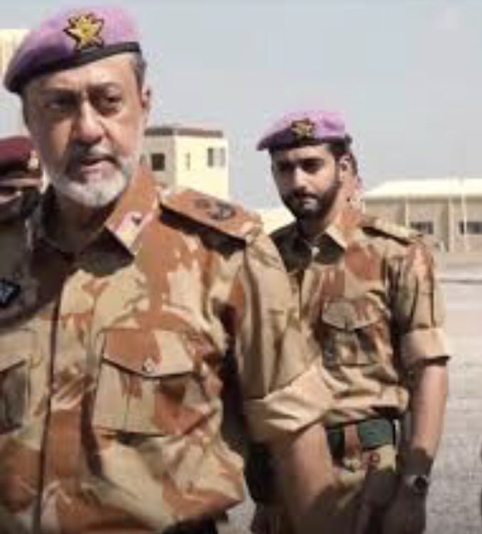 dhofari277's tweet photo. @bulletpen0000 @hanialsarhani السلطان هيثم رجل عسكري من قبل ان يكون سلطان للبلاد ��لقى دورات عسكريه ومناورات مشتركه في الجيش السلطاني العماني اكثر من مره ايام شبابه هو لا يحتاج الى شهادة احد التاريخ شاهد عليه https://t.co/VAx0C3f4yU
