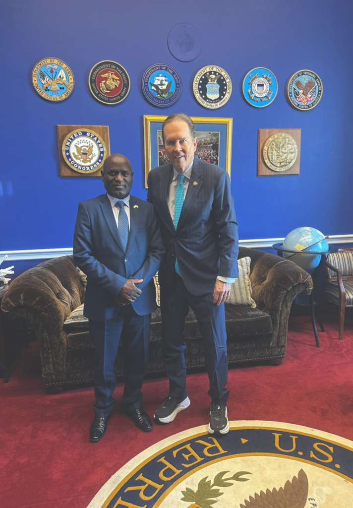 Renforcement du partenariat Burundi–États-Unis

Le jeudi 8 janvier 2026, l’Ambassadeur du Burundi aux États-Unis d’Amérique <a href="/BoscoBarege1/">Bosco Barege</a> a tenu une rencontre fructueuse avec le membre du Congrès américain <a href="/VernBuchanan/">Rep. Vern Buchanan</a>, Vice-président de <a href="/WaysandMeansGOP/">Ways and Means Committee</a> et membre du @JCTgov, au