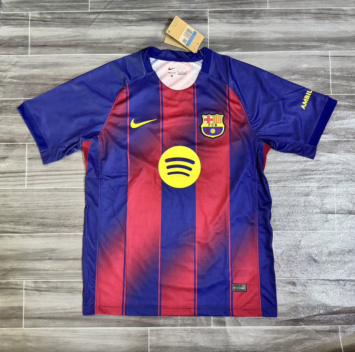 BlasterAlex's tweet image. ⚽️SORTEO FUTHOOPS⚽️

Una camiseta del Barça a elegir (envíos a España).

Tan solo dos requisitos:
- Seguir a @Futhoops.
- Dar RT a este tweet.

Ganador el domingo por la noche 🍀