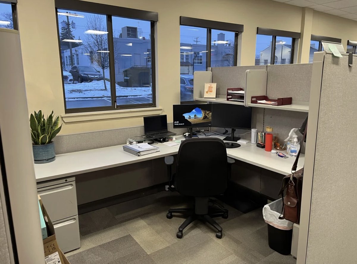 randomrecruiter's tweet image. The perfect setup to commute 90 minutes each way during in rush hour traffic just so you can attend zoom meetings