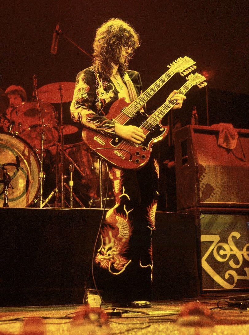 Groove71749969's tweet image. 本日はジミー・ペイジ #JimmyPage のお誕生日🎂
最近は活動が再発専門になりつつあるペイジ先生。今年はレッド・ツェッペリン初来日から55周年、更に映画『永遠の詩』が50周年🎊
記念に何かリリースしていただけないでしょうか？聴いたことないのとか驚異的に音質のいいのとか🙏