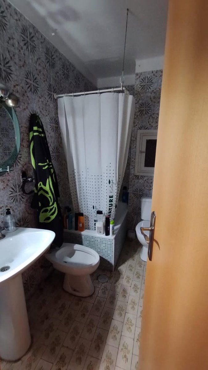 gays&amp;girls!!! buscamos nuevo compi de piso para entrar a partir de febrero, zona Benimaclet, 215€ más gastos
para más info MD
se agradece difusión!! 
🏠💐🐉❤️