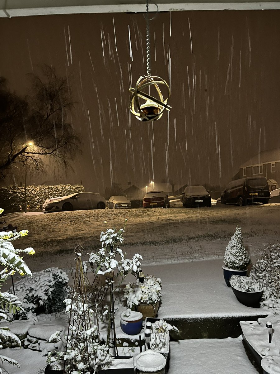 hoppy1958's tweet image. Decent cover up in Scholes Holmfirth #HD9 #uksnow