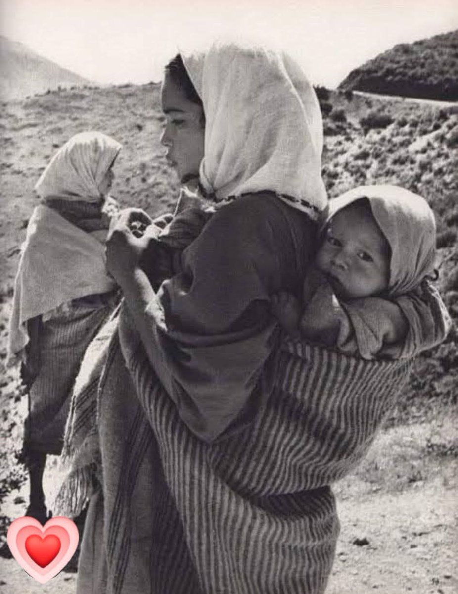 İnsanLarı hafife 
ALmayacaksın:
Kiminin bakışı,
Kiminin acısı 
Kiminin efkarı 
Kiminin eLi,
Kiminin diLi
Kiminin de
VebaLi ağır.!✍️
Kerim..Hanedan⭐