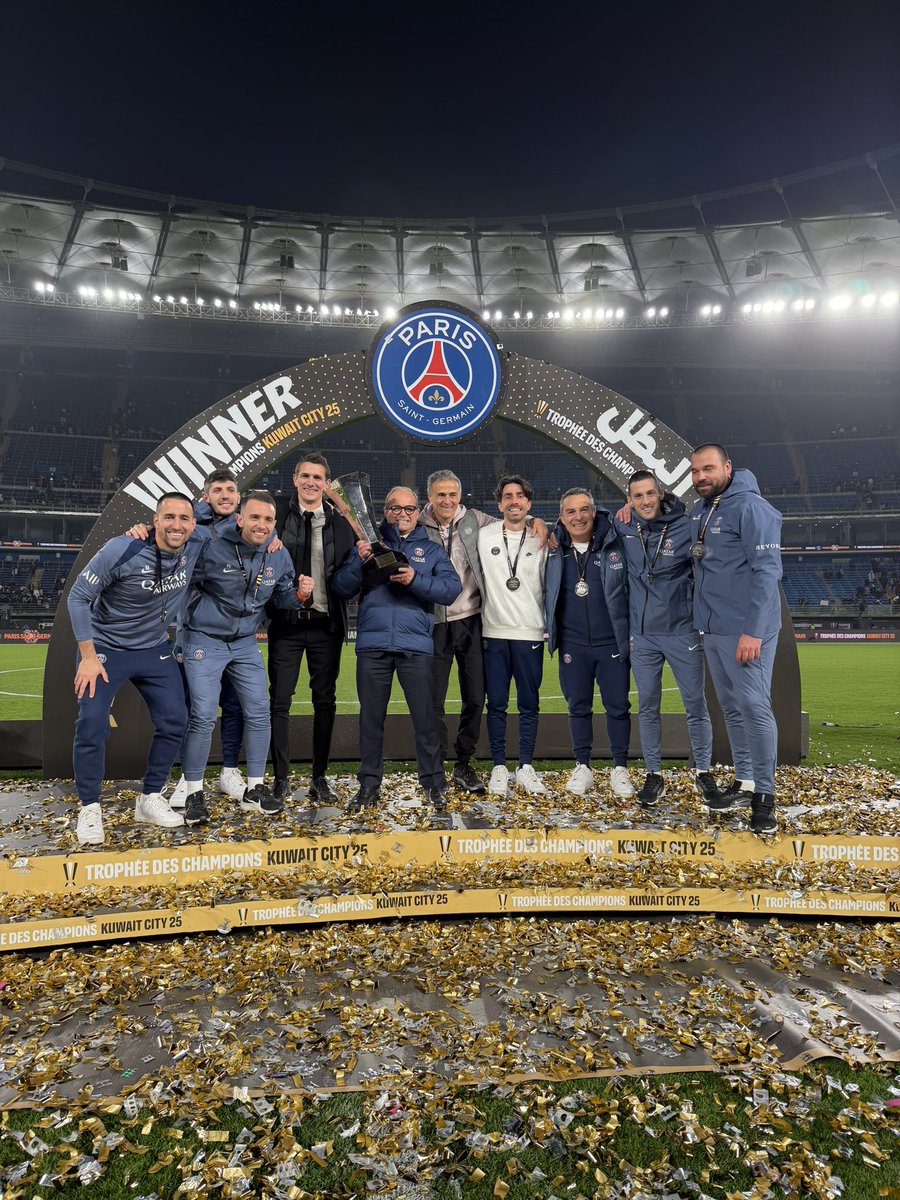 BorjaAlvarez13's tweet image. On ramène le trophée à la maison. 🏆
•
•
Vainqueurs Trophée des Champions 25/26
🔴🔵
@PSG_inside 
#AllezParis
