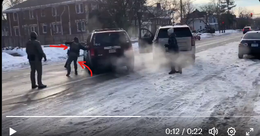 Quinn76316632's tweet photo. @BigGuyLittleTie @PotatoMcWhiskey this is when the first shot was discharged, someone stepping infront of a car of their own free will does not a self defense make. 

However he shot only when he was clear of the vehicle https://t.co/9iJFEBCofW