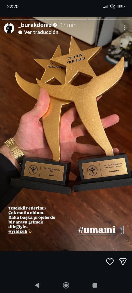 Sahsu_'s tweet image. Y para el sólo, sin que algunas se pasen años recordándolo de su propio premio 🏅🏆 
BurakDenizX2 
#BurakDeniz 
#BurakDenizAward2025