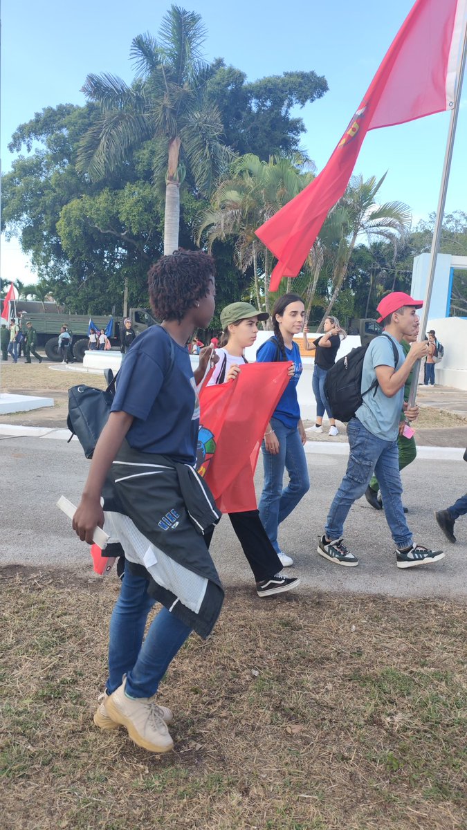 PolledoNoris's tweet photo. Los #Varonianos presentes en el recibimiento de la Caravana de la  #Libertad, también verán rostros de caravanistas #Varonianos
#UniversidadCubana
#OrgulloVaroniano
#OrgulloFEI
#CubaViveEnSuHistoria @univrsdadvarona https://t.co/dgHU8sRKle