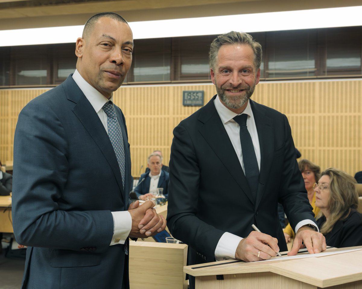 hugodejonge's tweet image. Vandaag de installatie van @francweerwind als waarnemend burgemeester van Terneuzen. Met zijn ervaring, netwerk en verbindende kracht kan hij het moois van Terneuzen verder laten groeien én rust brengen in het AZC-dossier. Welkom Franc!