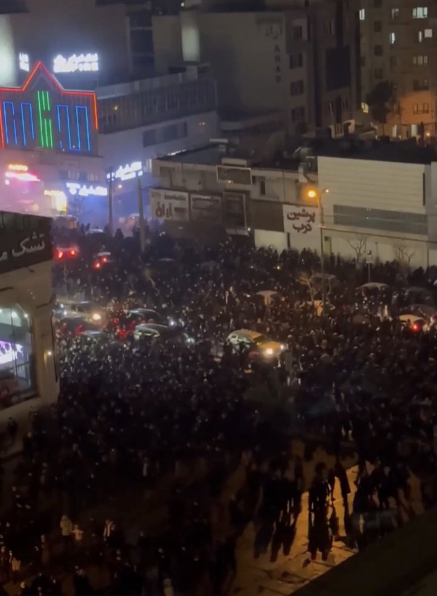 ramizaatari7's tweet image. الحرية مش جريمة، والمطالبة بإسقاط نظام فاسد حق طبيعي.