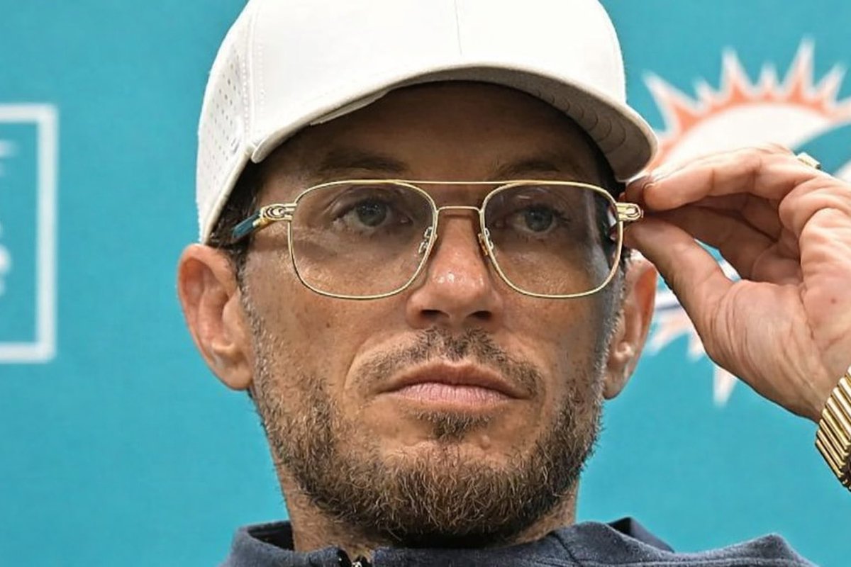 woodwardsports's tweet image. Mike McDaniel before and after he becomes the coordinator for the Detroit Lions.