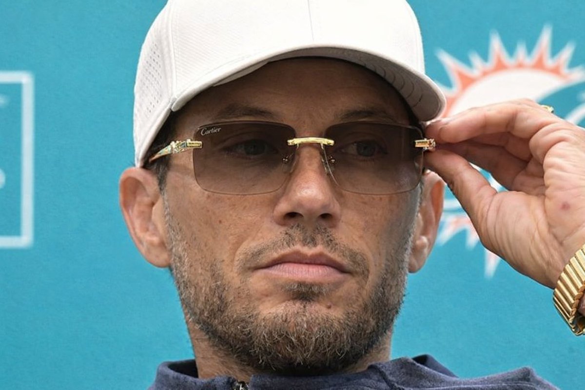 woodwardsports's tweet image. Mike McDaniel before and after he becomes the coordinator for the Detroit Lions.