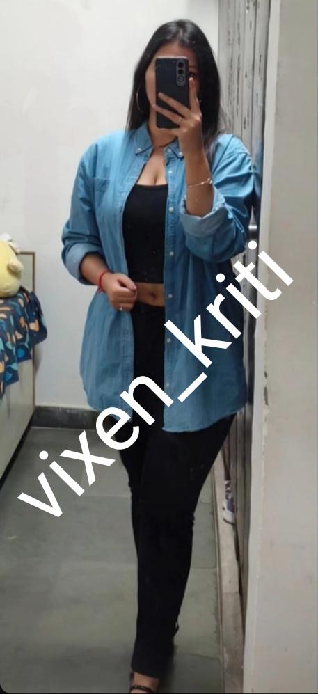 vixen_kriti's tweet photo. A simple mirror selfie is enough to make you subs drool for long, isn't it? 
Follow and RT..Show your loyalty and let's see who gets lucky tonight
@CuriousFindomme @DK_24680 @slave_lifetime @SamarKu88486385 @FLRalways @flr_promo @ffw_slave @femdompromoter1 @rtdoggyslave @rt_feet https://t.co/lCZS7VIjR7