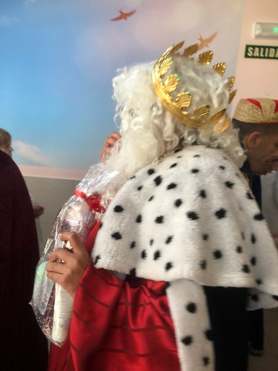 MenniNavarra's tweet photo. ✨👑 Una cabalgata muy nuestra 👑✨

En Fundación Hospitalarias Navarra hemos vivido una cabalgata muy especial: formada por personas trabajadoras y personas usuarias, todas con una ilusión contagiosa.

🎁 Un regalo para cada persona usuaria y momentos que emocionaron ❤️. https://t.co/pXyeHllwFK