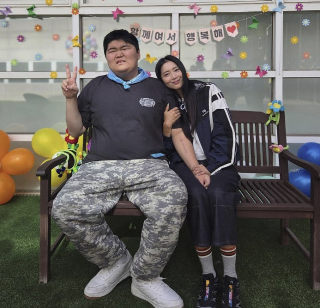 tang__kira's tweet image. Aktris Oh Yoonah mengungkapkan bahwa putranya yang berkebutuhan khusus, Min, bercita-cita menjadi seorang atlet renang setelah tidak melanjutkan pendidikan.

Oh Yoonah mengungkapkan, “Min tidak lulus tes masuk universitas.. Di kelasnya, ada dua anak yang tidak lulus, salah…