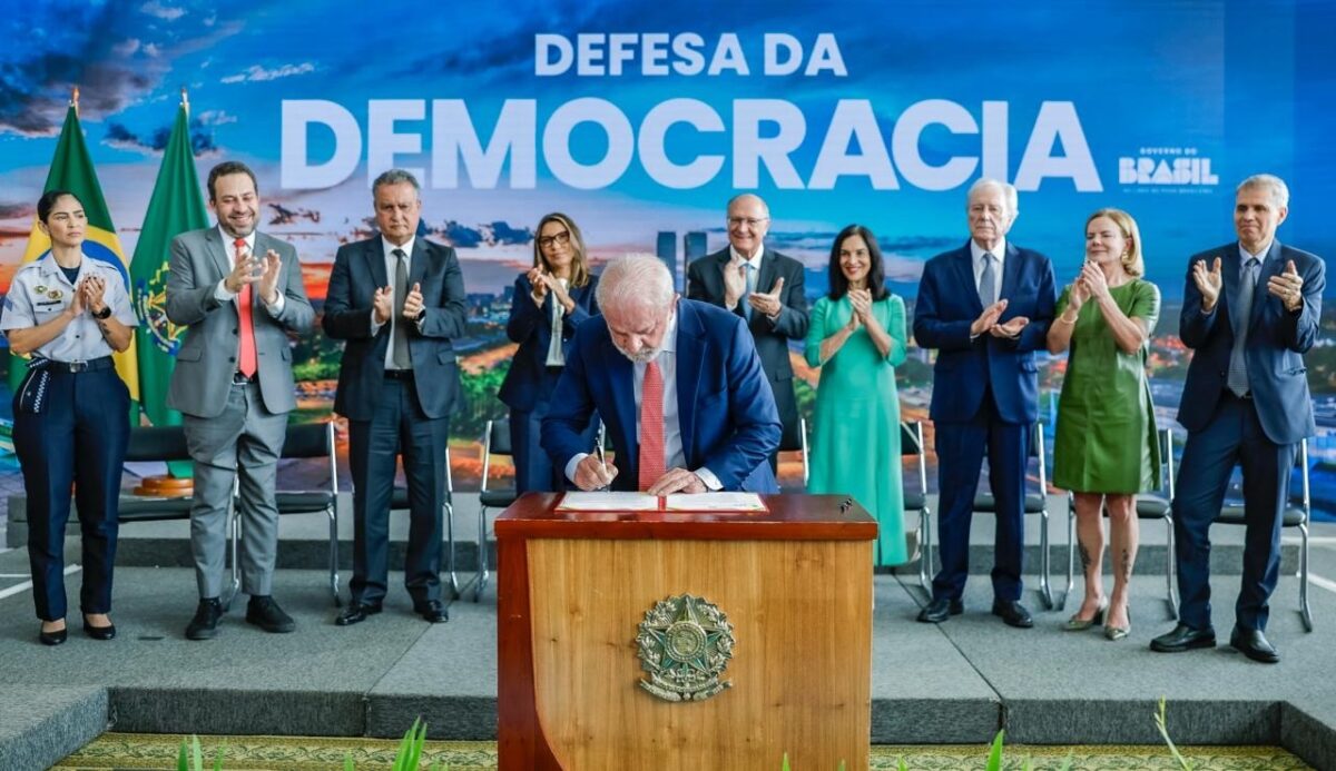 O presidente vetou o PL da dosimetria, um projeto que jamais deveria ter sido sequer discutido após mais uma tentativa de golpe de Estado.

O que aconteceu no dia 8 de janeiro de 2023 foi um crime contra a pátria. Um crime cometido por quem tinha a obrigação constitucional de