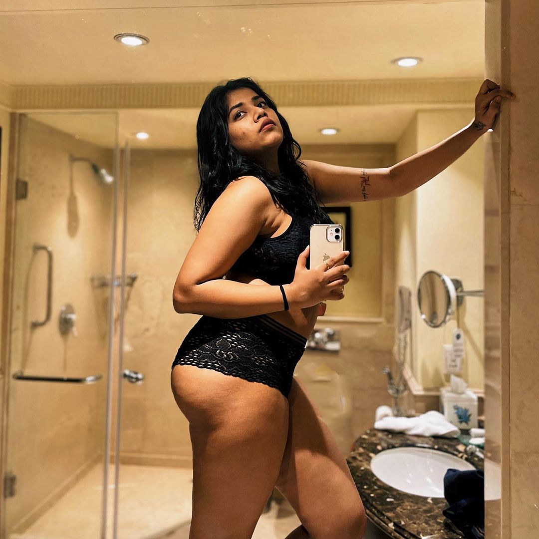 dotamasala's tweet photo. Sexy Model https://t.co/mT6GDTMqd6