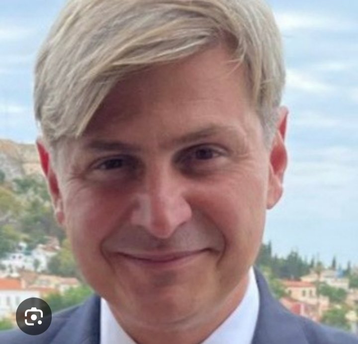 2PAzkjh6oFRW77D's tweet image. Όσα τα κόμματα τόσα και τα χρώματα .