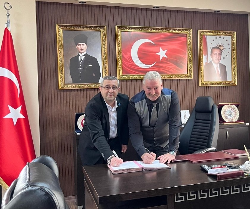 Sendikamız ile Pehlivanköy Belediyesi arasında yeni kazanımlar doğrultusunda 2026 yılı sosyal denge tazminatı sözleşmesi imzaladık.
Katkı ve desteklerinden dolayı Sayın Belediye Başkanımız Gündüz Hoşgör'e çok teşekkür ediyoruz.
Üyelerimize hayırlı ve bereketli olsun.
<a href="/Bem_Bir_Sen/">BEM-BİR-SEN</a>