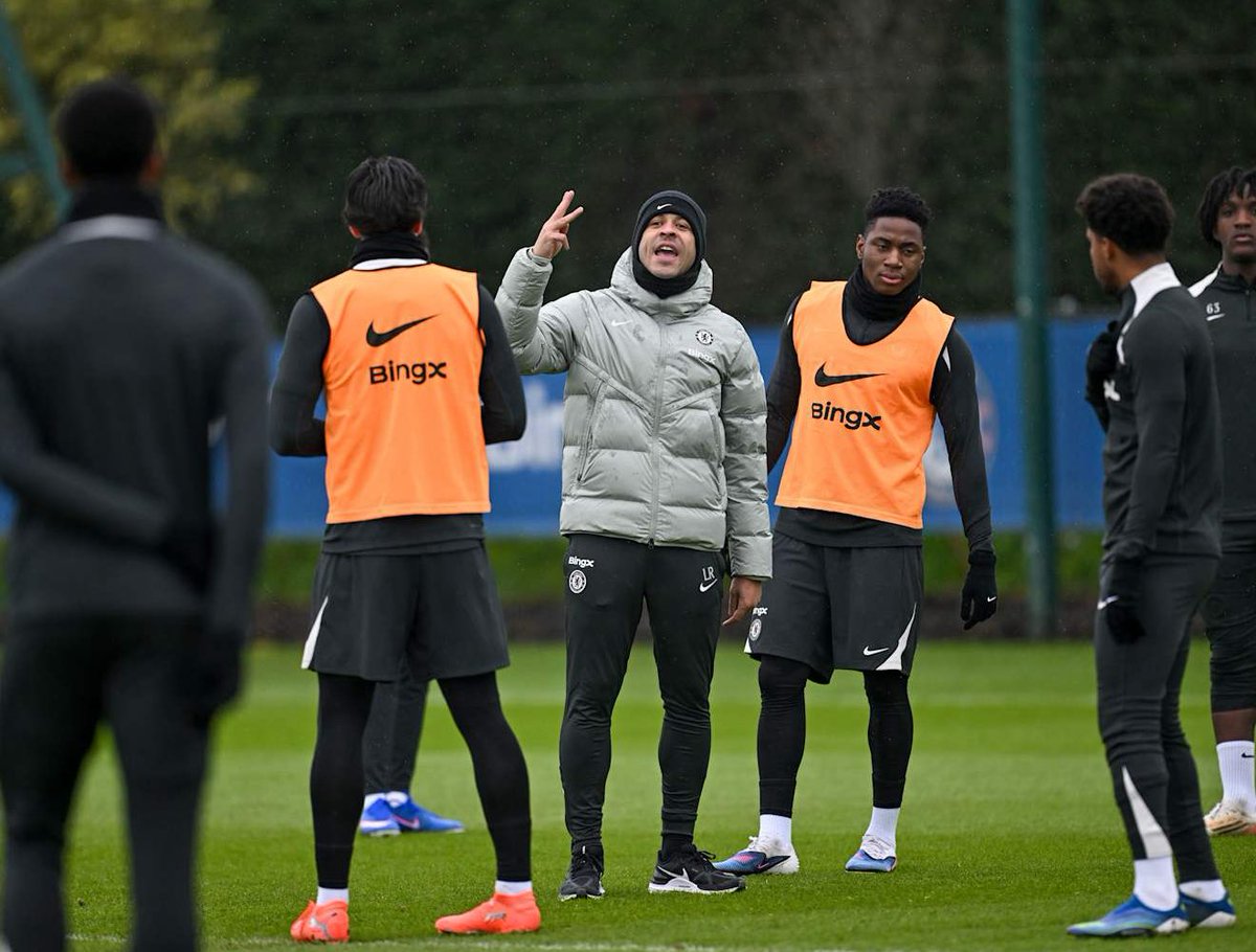 CFCPys's tweet photo. 🚨 Liam Rosenior’s first session. (@ChelseaFC) https://t.co/7mCE1KG6Z6