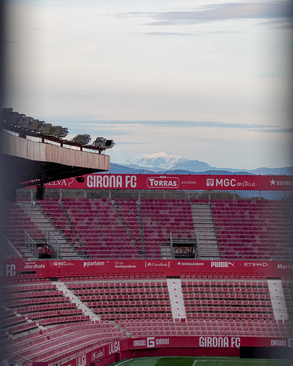 GironaFC's tweet photo. 👀🏔️Una vista privilegiada des de Montilivi https://t.co/jaMMSkIbjc